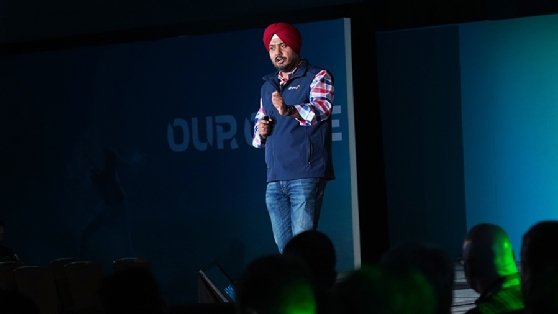 photo of Jaspreet Singh onstage