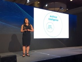 Mariya Yao presenting at CXNext.