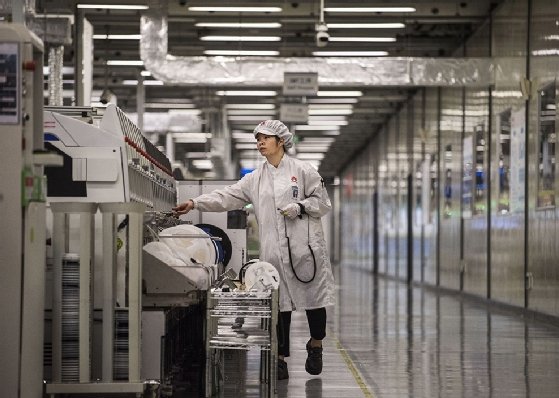 Huawei factory worker