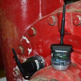 KCF's SmartDiagnosticssensors transmit vibration data to a nearby base station, which then gets pushed to the cloud.