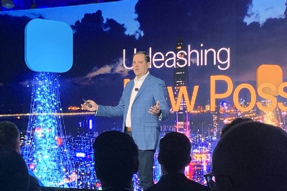 Cisco CEO Chuck Robbins addresses attendes at the unveiling of Silicon One.