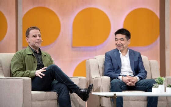 Photo of Stewart Butterfield and Eric Yuan