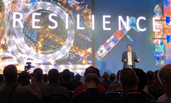 Photo of Ziv Kedem delivering keynote at ZertoCon 2019