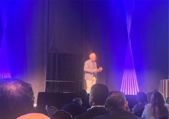 IDC analyst Philip Carter presenting at IDC Directions.
