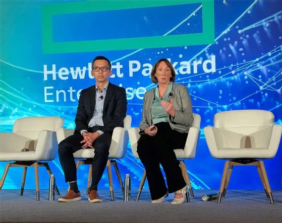HPE executives Hang Tan and Fidelma Russo seated on stage.