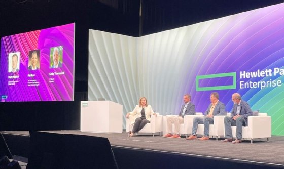 HPE customers on stage to discuss intentional hybrid cloud design.