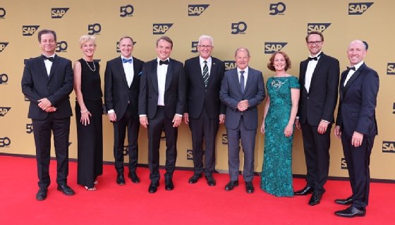 SAP executive board members and top political leaders of Germany at the SAP 50th anniversary gala