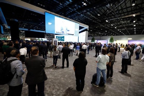 This shows the crowd listening to a keynote address at the SAP Sapphire 2022 conference.